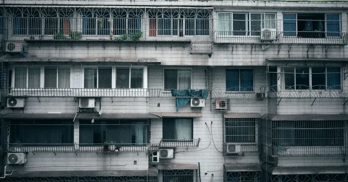 Façade d'immeuble avec balcons